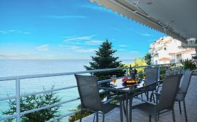 Kiveri Luxurious Seaside Apartment